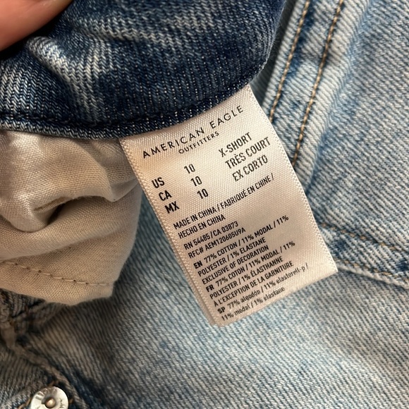 American Eagle High Waisted Mom Jeans - Distressed, Curvy - Picture 4 of 9